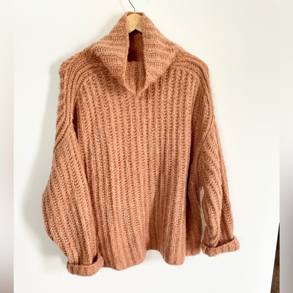 LIKE NEW Free People Oversized Turtleneck Pink Thick Chucky Knit Sweater